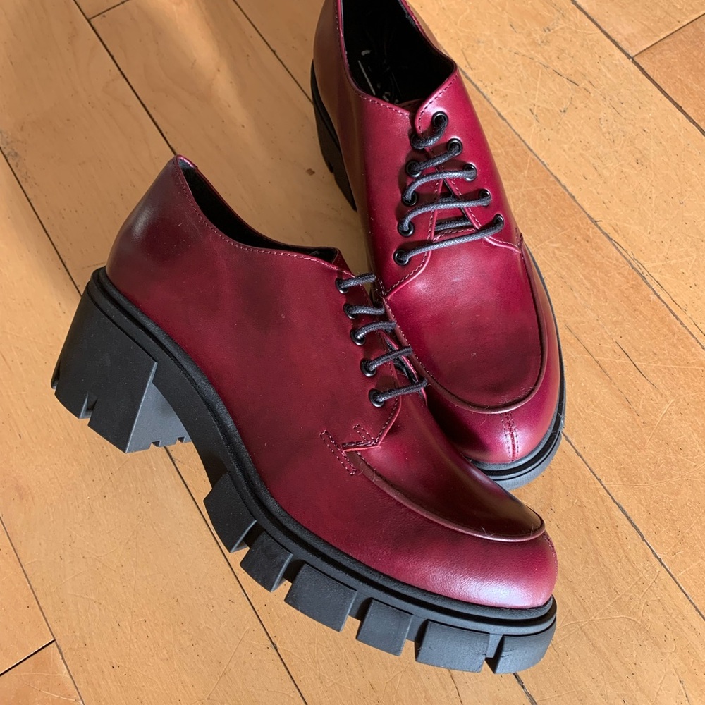 L'INTERVALLE Burgundy Platform Loafers